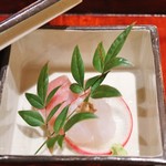 伊藤家のつぼ - sashimi, grilled tuna flavoured with the straw from the front of the houseヒゲダラの昆布〆、鮪の藁焼き
