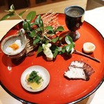 伊藤家のつぼ -  appetizer octopus, etc　前菜（右から時計周りにヤリイカのインロウ詰、タコ、あん胆酢味噌がけ、ウチワエビ、タラの芽の天ぷら、真鶴産ナマコ）