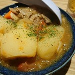 大衆酒場かね子 - 牛スジトマト煮。