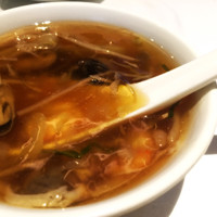 神仙閣 神戸店 - フカヒレスープ。大きな器になみなみ入ったスープはどんな時代でもよいものです。