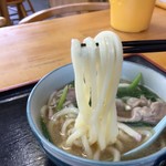 三よし - 麺の状態もいい(*ﾟ∀ﾟ*)
            中細でスッと伸びるコシがある