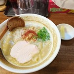 麺匠　ようすけ - 超濃厚鶏白湯らーめん カットレモンはお好みで。