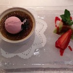 ビストロ　アギャット - 本日のデザート　ビスタチオのクリームブリュレと季節のフルーツ