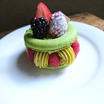 アテスウェイ - 贅沢にちりばめられているラズベリー