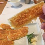 とふろうグリル - 焼きあげた香ばしいチーズ
      サクサクてワインに合いそう(≧∀≦)