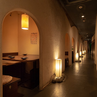 Loites レストラン 飲食店の検索 洞窟風店内 イチロウテイカベルナ Ichiroteicaverna