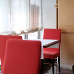 Resutoran Yamazaki - 店内のテーブル席の風景です