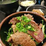 樹苑　黒毛和牛専門店 - 今回は先に焼いたお肉の定食を注文