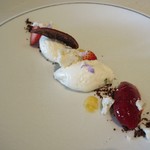 ランソレイエ - ［ランチ］イチゴのジェラートとクレームダンジュ