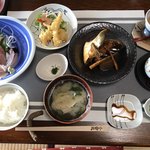 小安丸 - おまかせ定食＝２１６０円