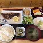 小料理 東 - 焼魚定食800円