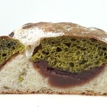 カミバン - 【2018.04】桜と抹茶のぱん(カット断面)