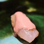 伊藤家のつぼ - ウマヅラハギの握り、胆添え