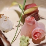 伊藤家のつぼ - sashimi, tuna, squid,etc　刺身（イシダイ、鮪藁焼き、アオリイカ）