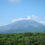 窓からの浅間山