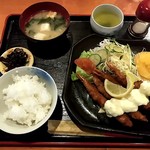 白いピアノ - エビフライ定食