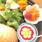 moricafe brunch&crepes - チャバタサンドブランチ¥950(税込)
      コッパ&チーズ&トマトのイタリアンサンド