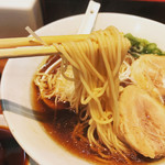 らーめん芝浜 - チャーシューめん  麺リフト