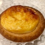 BAKE CHEESE TART - ベイクドチーズタルト…216円