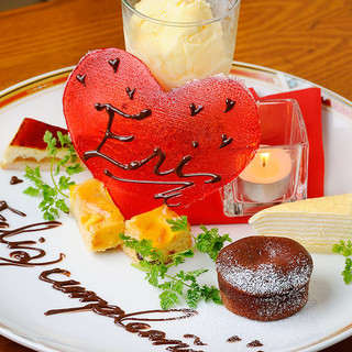 Anniversary dessert plate with a name carved into candy♪