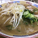 らーめん与壱 - 基本のラーメン   ほらっタップリでしょうけど
                                これが空っぽになるんです（笑）