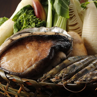 Abalone from the fish tank and fresh ingredients