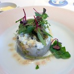 ル ボークープ - カレイのマリネ、ふき、貝類のタルタル ふきのとうのタップナードソース