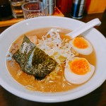 円山 - ★醤油ラーメン 850円 シコシコ太麺でニンニクが効いてるがスープは普通