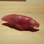 鮨 さかい - 大トロ・・常温に戻されていますので、より脂の旨みを感じる品。とても美味しい。