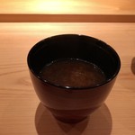 鮨 さかい - 真子鰈とノドグロの出汁の赤だし