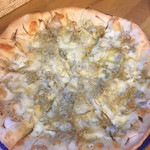 トッカータ - 新玉ねぎとシラスのピザ