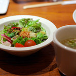 いしがまや ハンバーグ - セットのサラダとスープ