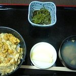 金剛食堂 - ウニの卵とじ丼1400円。お吸い物は【いちご煮】