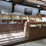 七賢 - 蔵の奥にも販売コーナーあり