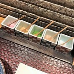 天麩羅 巽 - 春は左端に桜塩