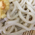 手打ち　武蔵野うどん　さんきん - うどんアップ（少し茶色がかっている）