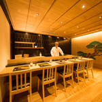 焼うお いし川 - すべて親方が握るカウンター