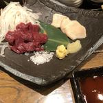 肉汁餃子のダンダダン - 《馬刺し2種》980円（税込1,059円）