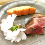 鉢肴　桜鱒燻焼き　鴨桜焼き