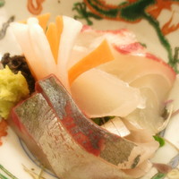 赤坂 菊乃井 - 向付　明石天然鯛　瀬戸内縞鯵　山葵　新海苔
