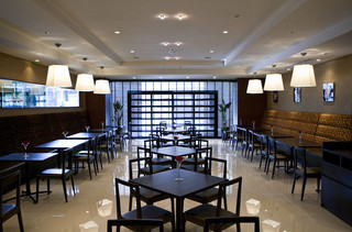Cafe& Restaurant OASIS - 広々としたテーブル席