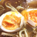 中華そば べんてん - 味玉割ると・・