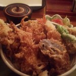 天藤 - 天丼1620円。サラダ・しじみ汁・お新香付。