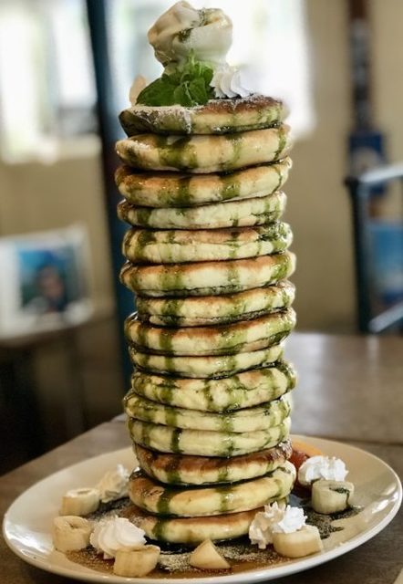 15段パンケーキタワー大食いチャレンジメニュー【スイーツ】』by