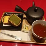 イッピン カフェ - カステラ巻きセット(極上ほうじ茶)