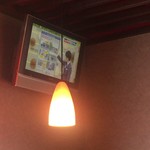 中華料理 萬福 足立屋 - テーブル席フロアには、ＴＶもございますので、お一人でも…、会話の無い夫婦にも…