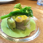 フレンチ食堂 iTToku - 太刀魚と帆立ムースセルクル仕立て 菜の花のヴェルディレットソース