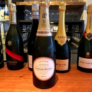 Full bottles of champagne start from 9,800 yen