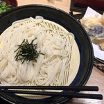 手延べうどん 水山 - 冷やし天ぷらうどん 800円内税