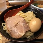 三田製麺所 - 半熟玉子チャーシューつけ麺(並) 980円。
